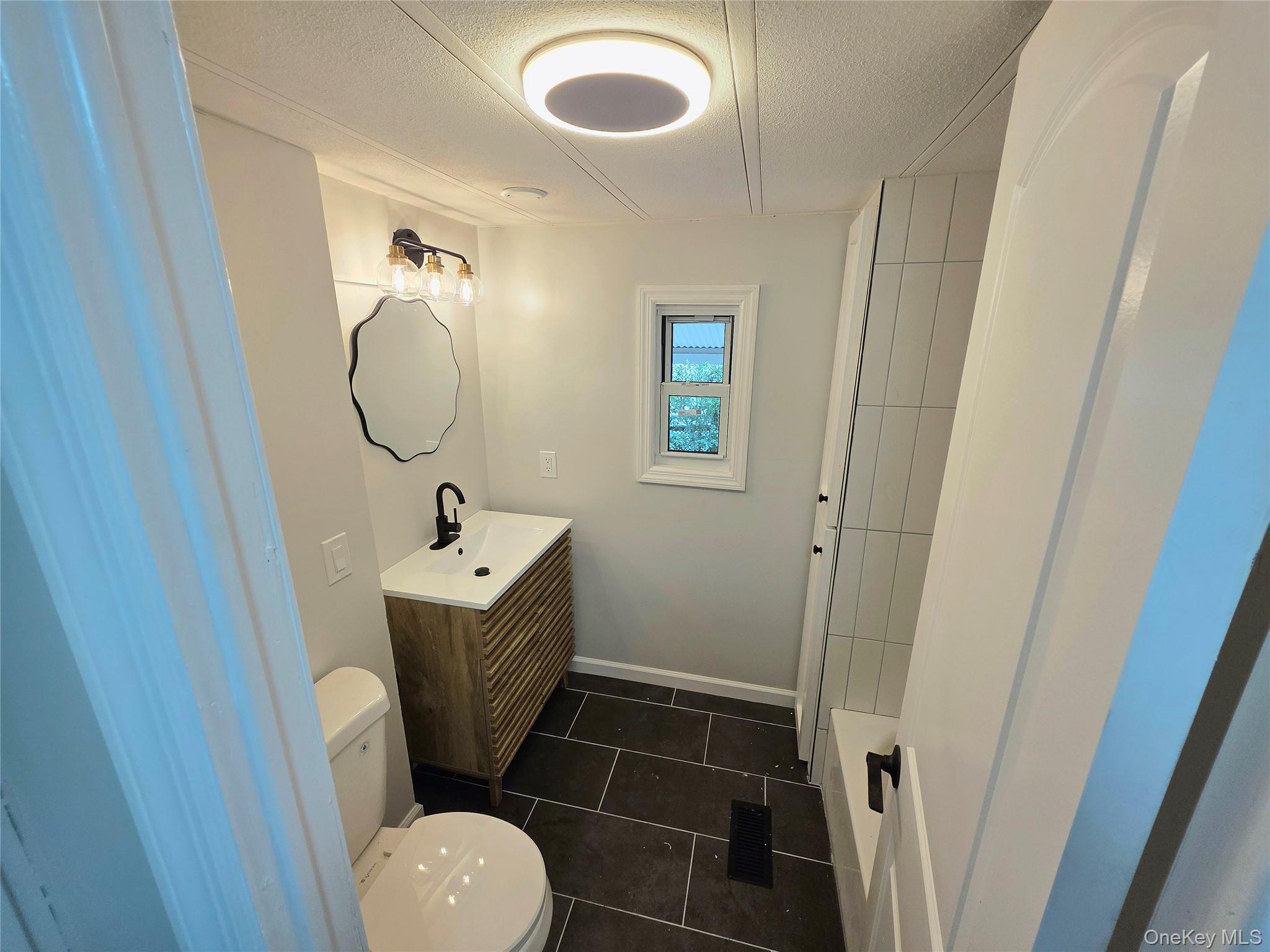 525 Riverleigh Avenue Unit: 221