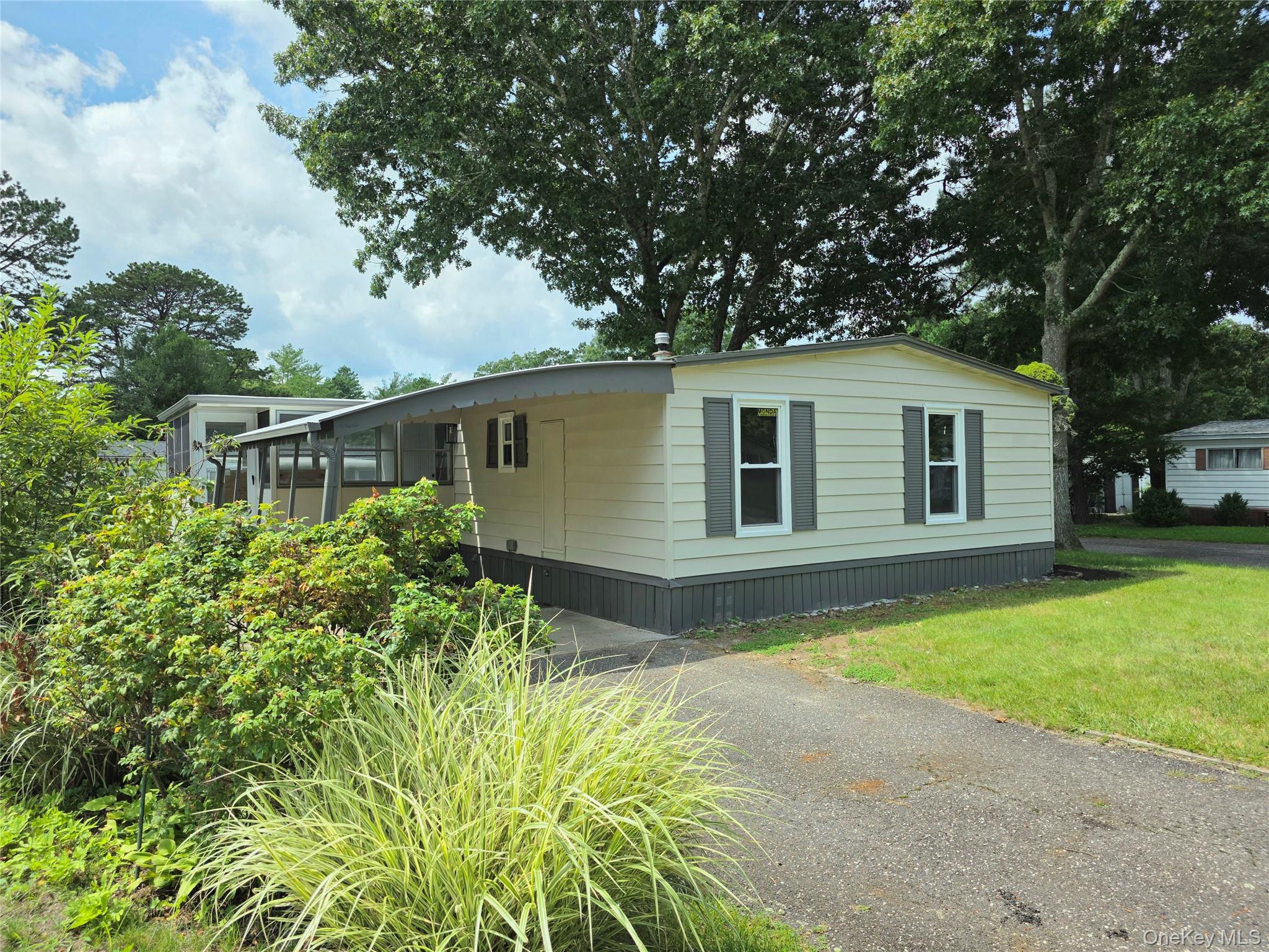 525 Riverleigh Avenue Unit: 221