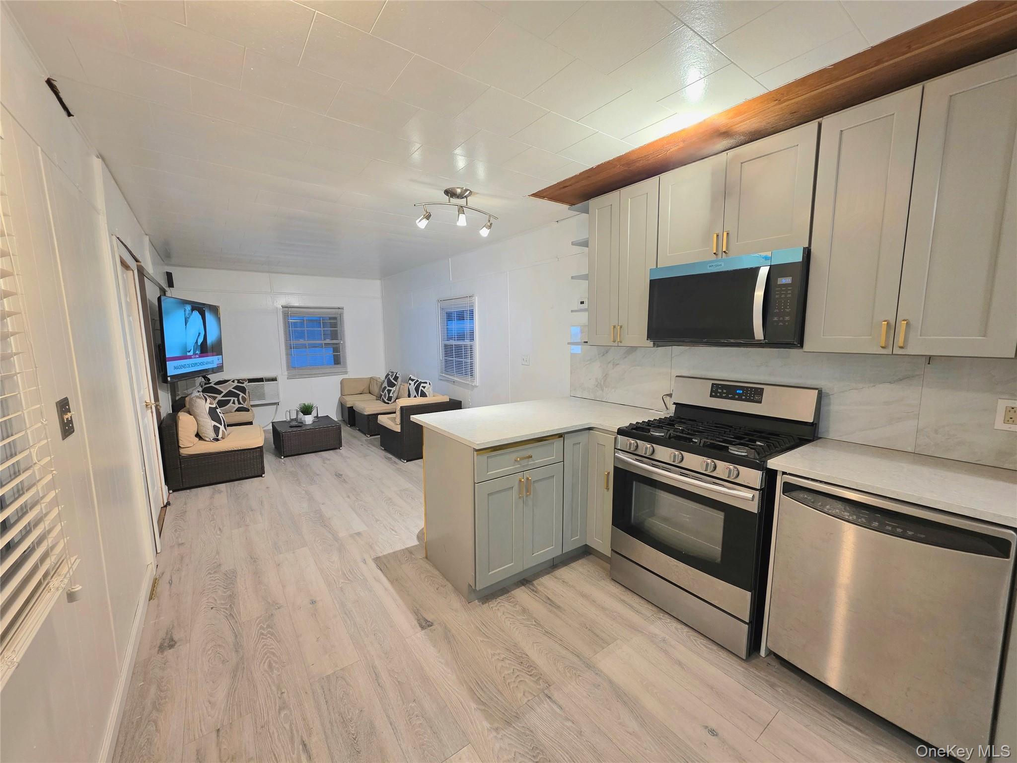 525 Riverleigh Ave Unit: C7