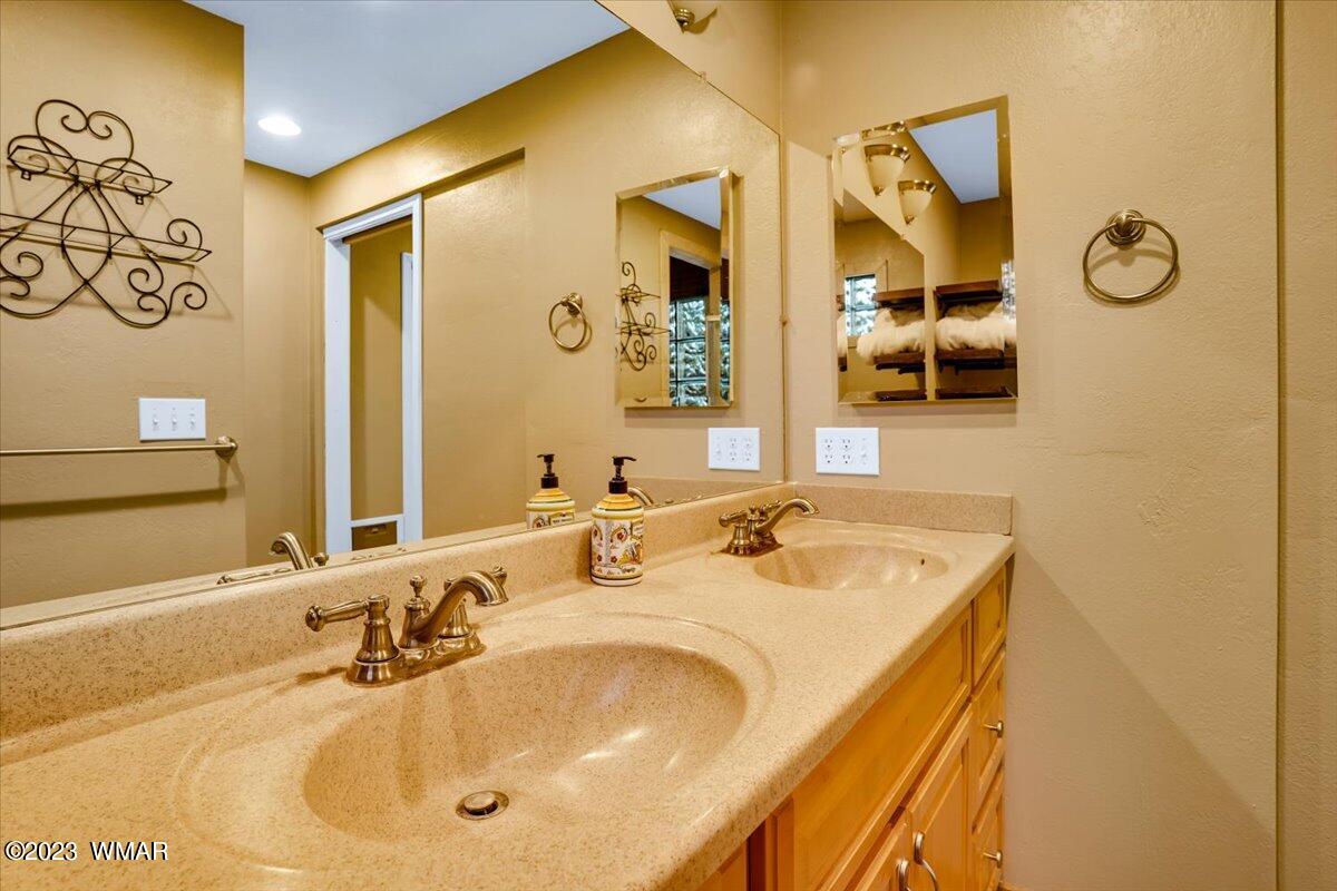 888 W Billy Creek Drive