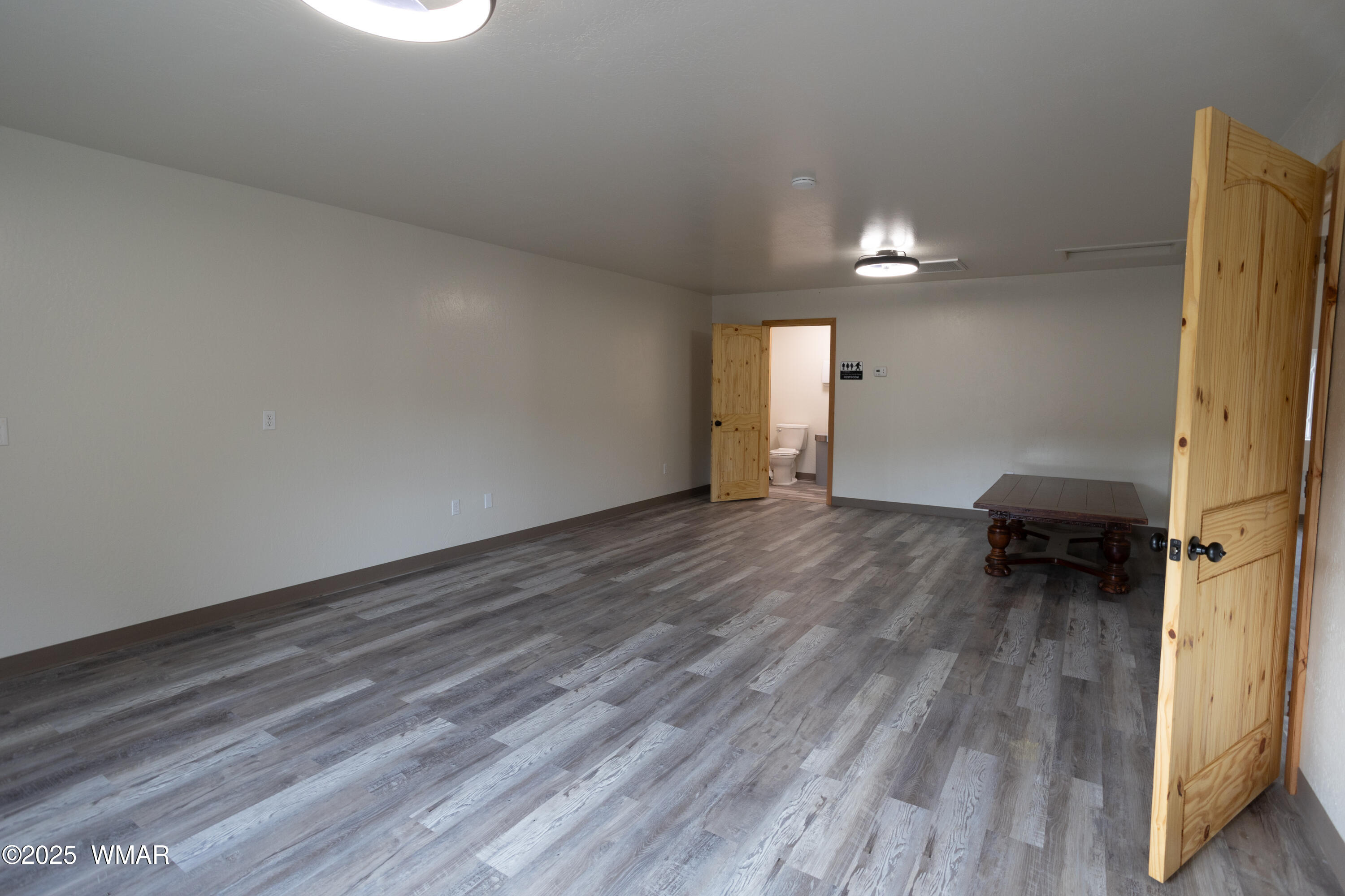 25 E White Mountain Boulevard