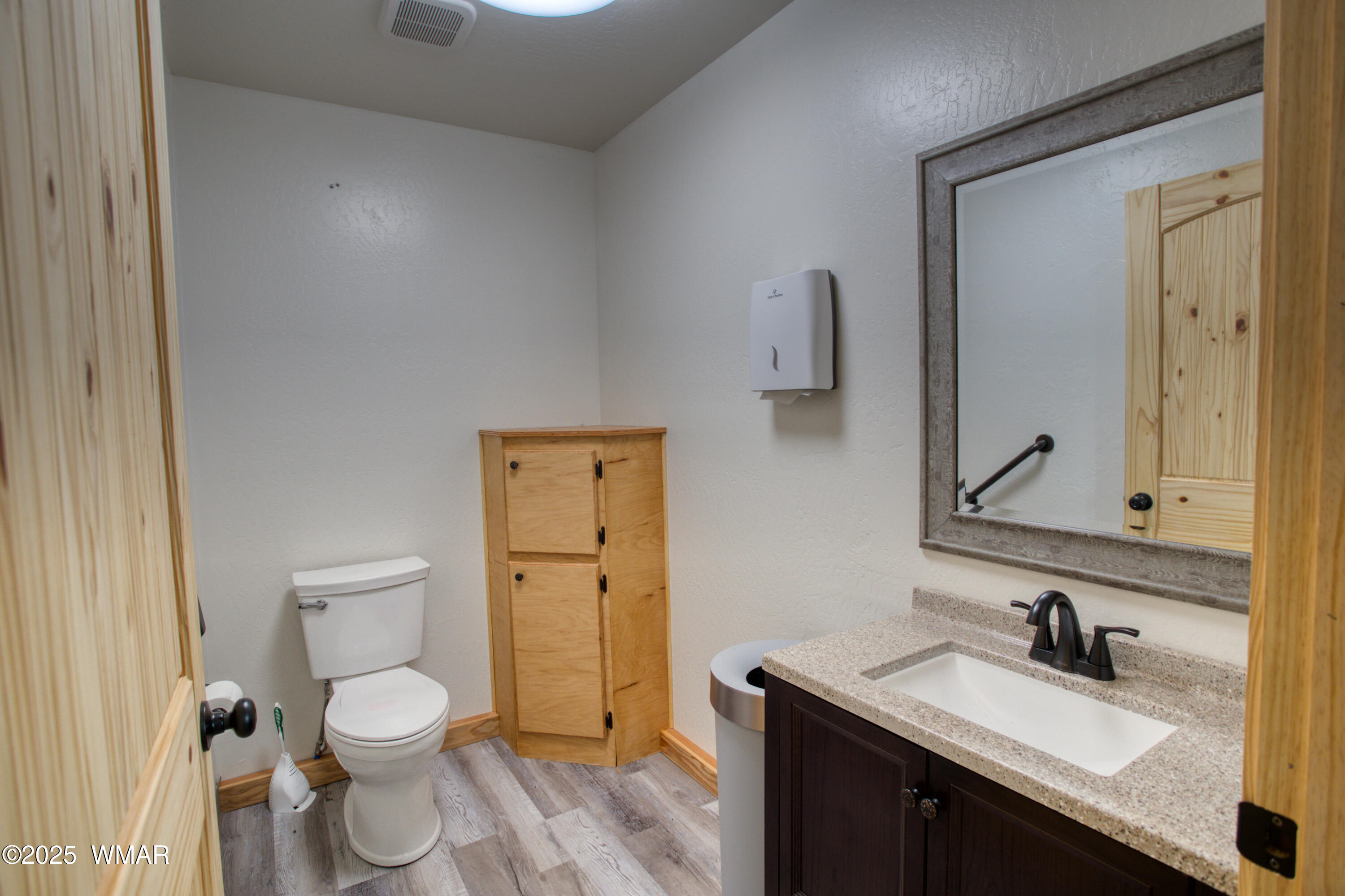 25 E White Mountain Boulevard