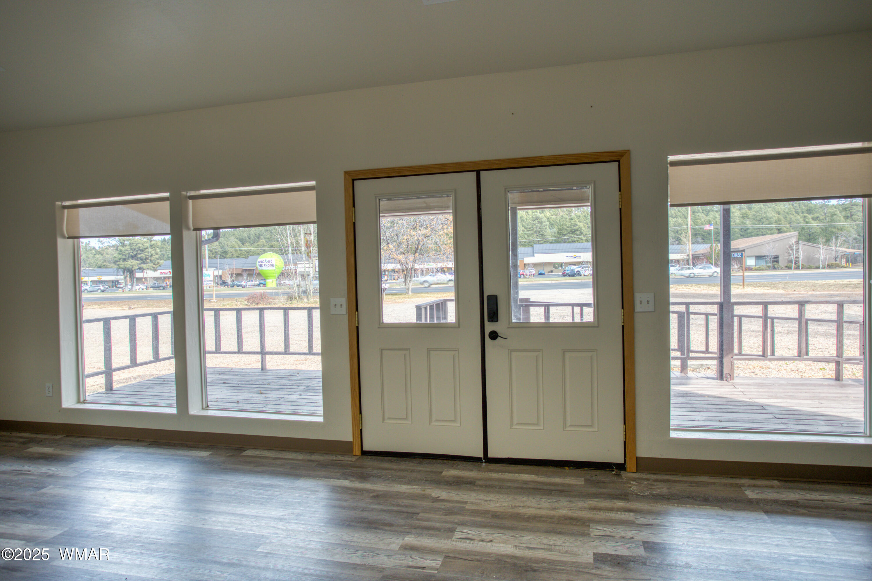 25 E White Mountain Boulevard