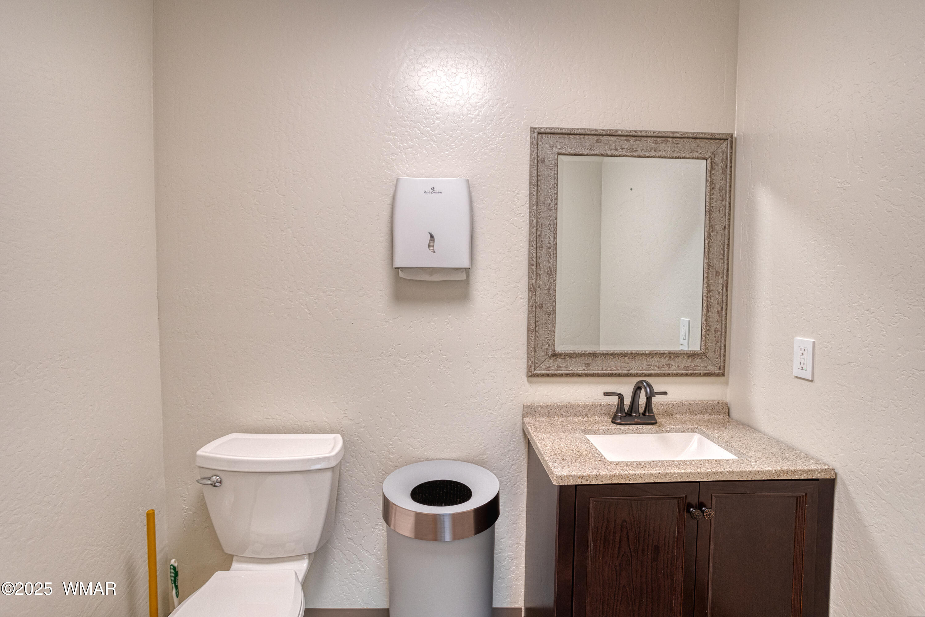 25 E White Mountain Boulevard