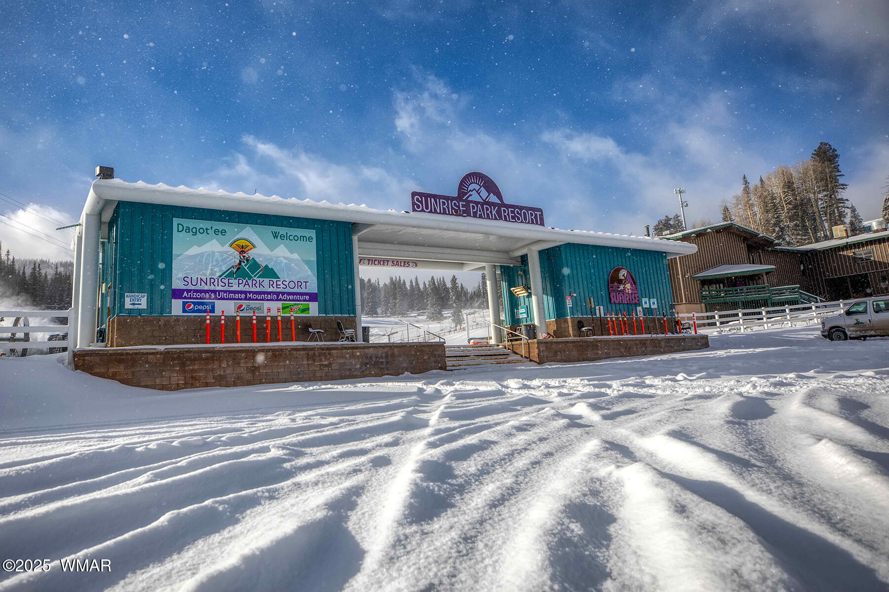 201 E Pinecrest Lane