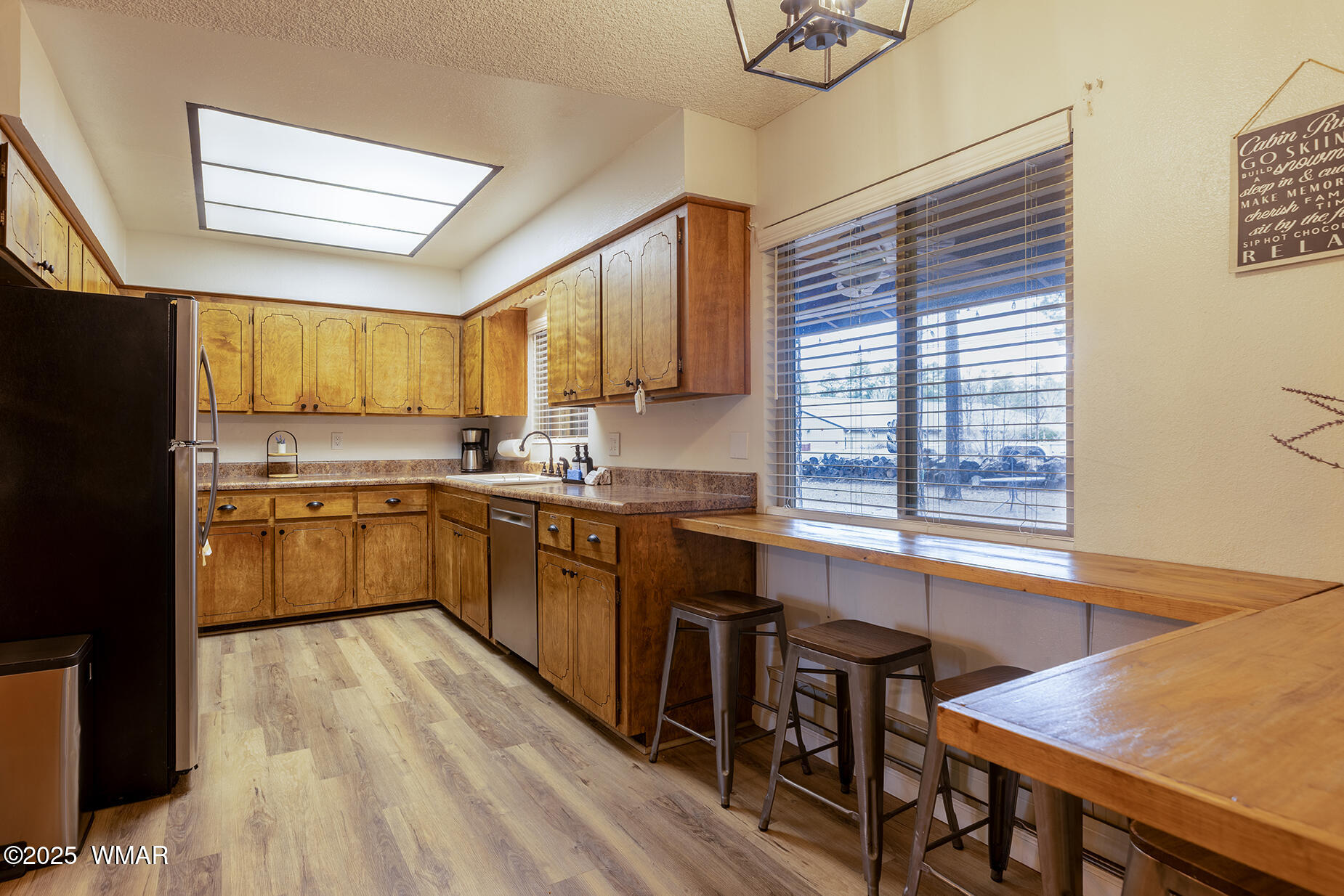 201 E Pinecrest Lane