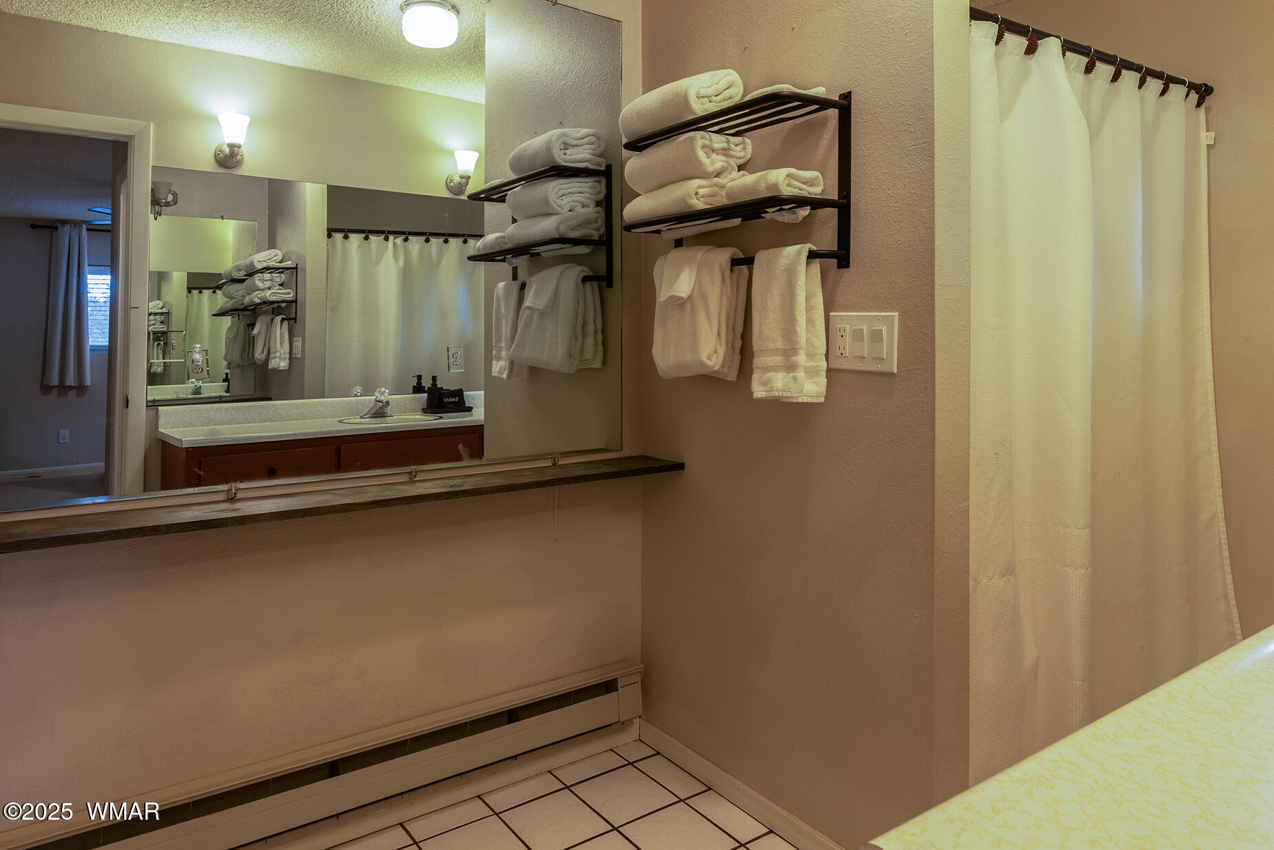 201 E Pinecrest Lane