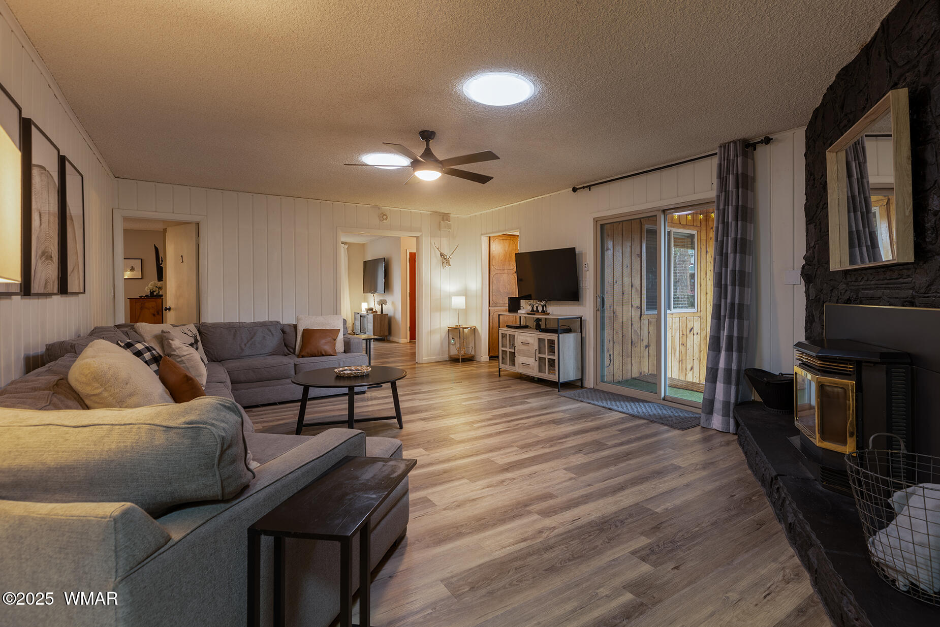 201 E Pinecrest Lane