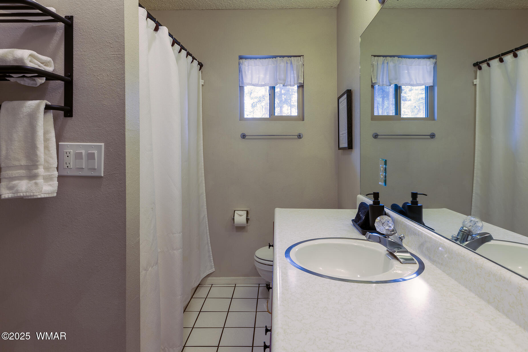 201 E Pinecrest Lane