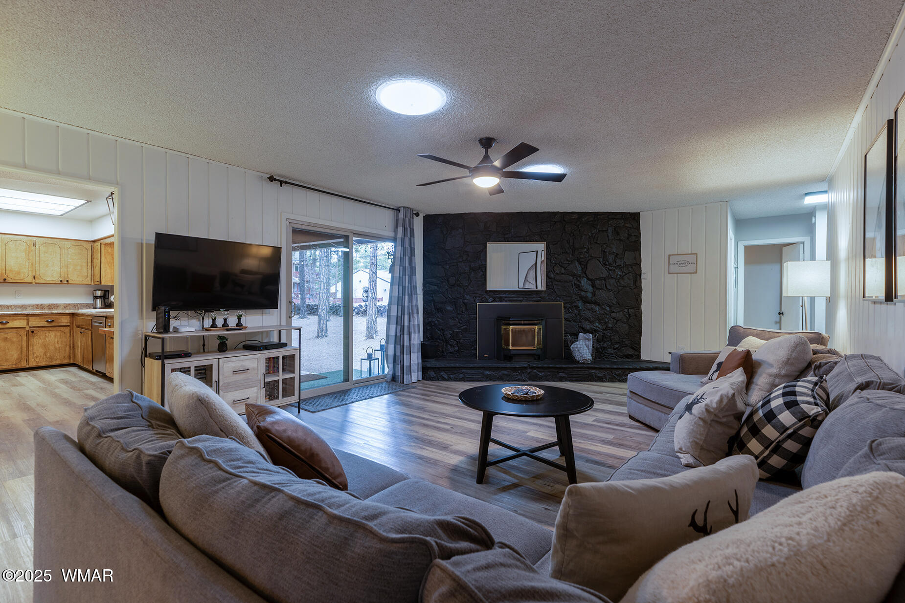 201 E Pinecrest Lane