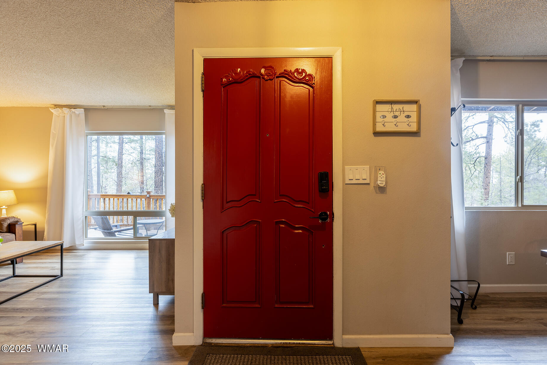 201 E Pinecrest Lane