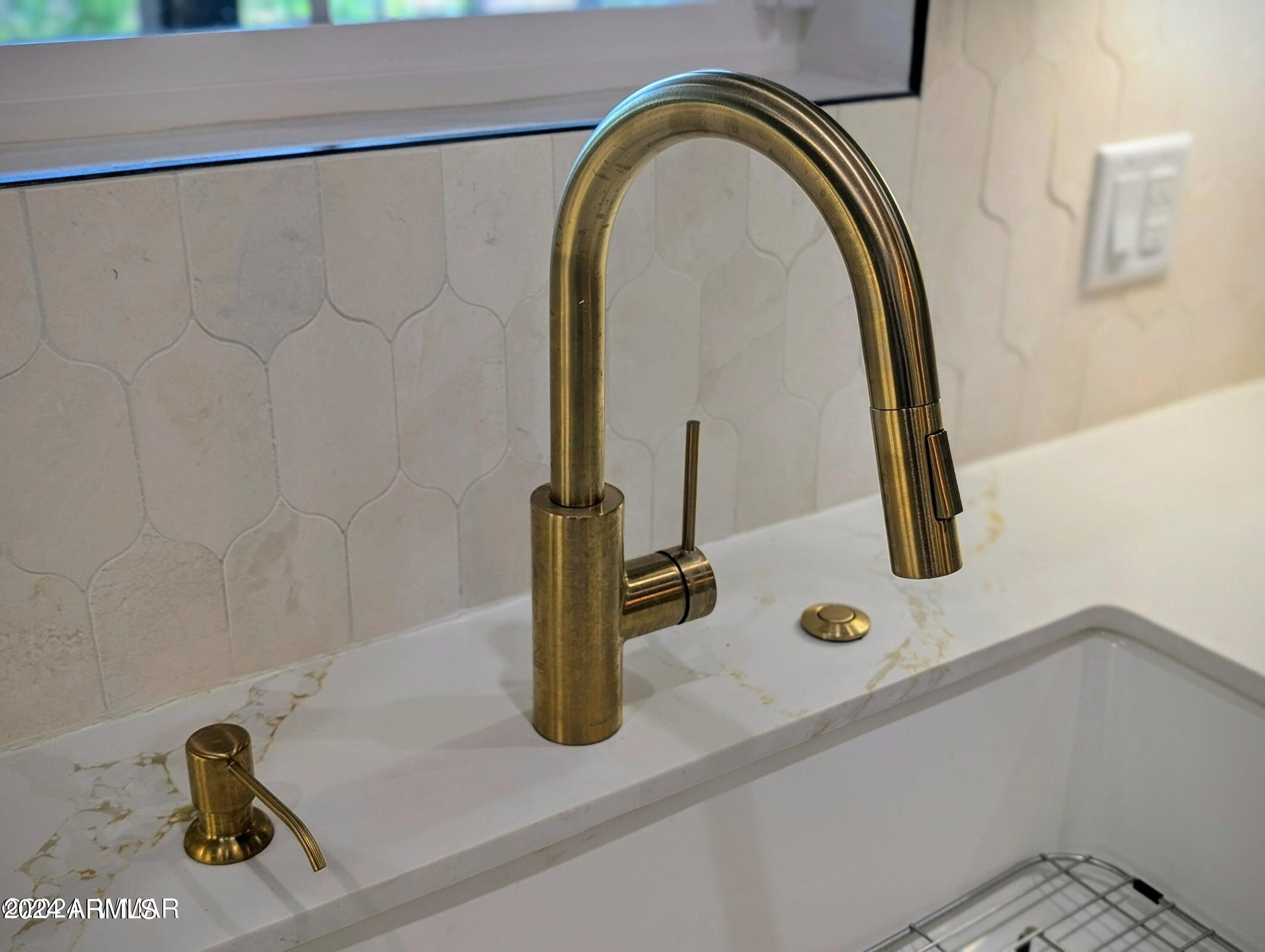 1261 W BIG SPRINGS Trail