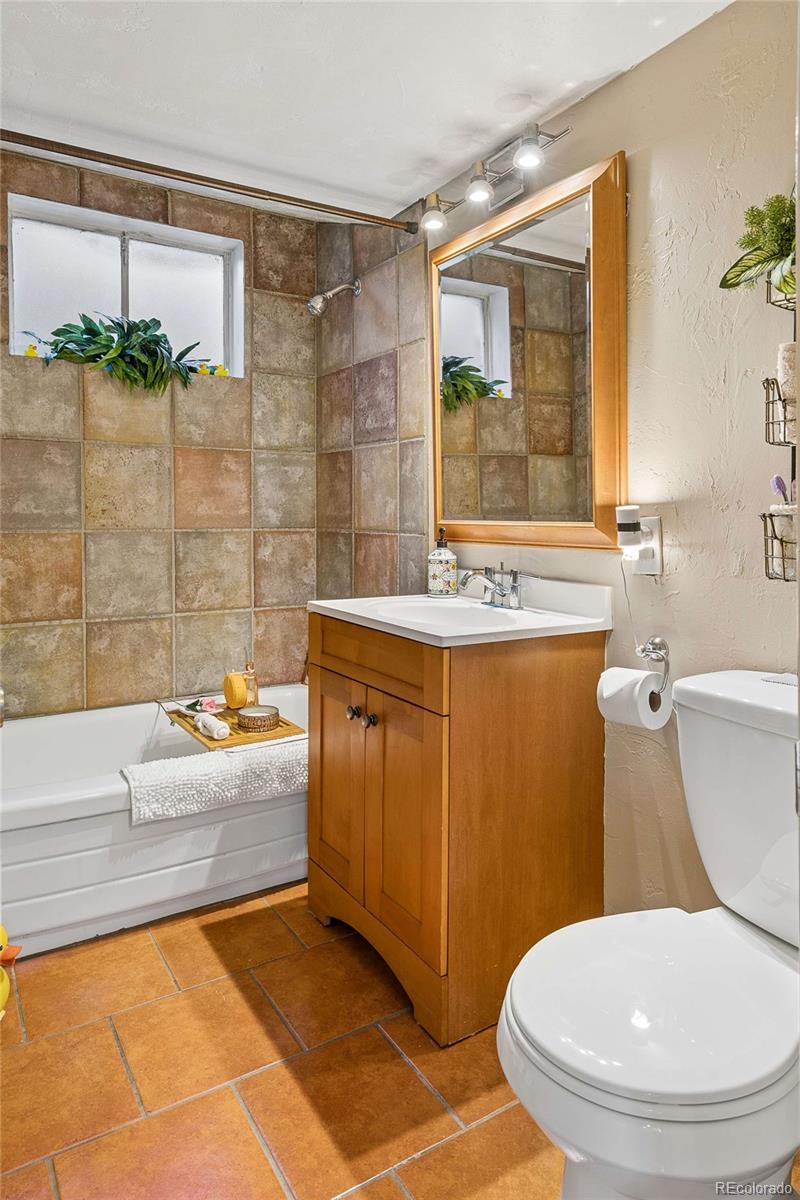 7540 W Calahan Avenue