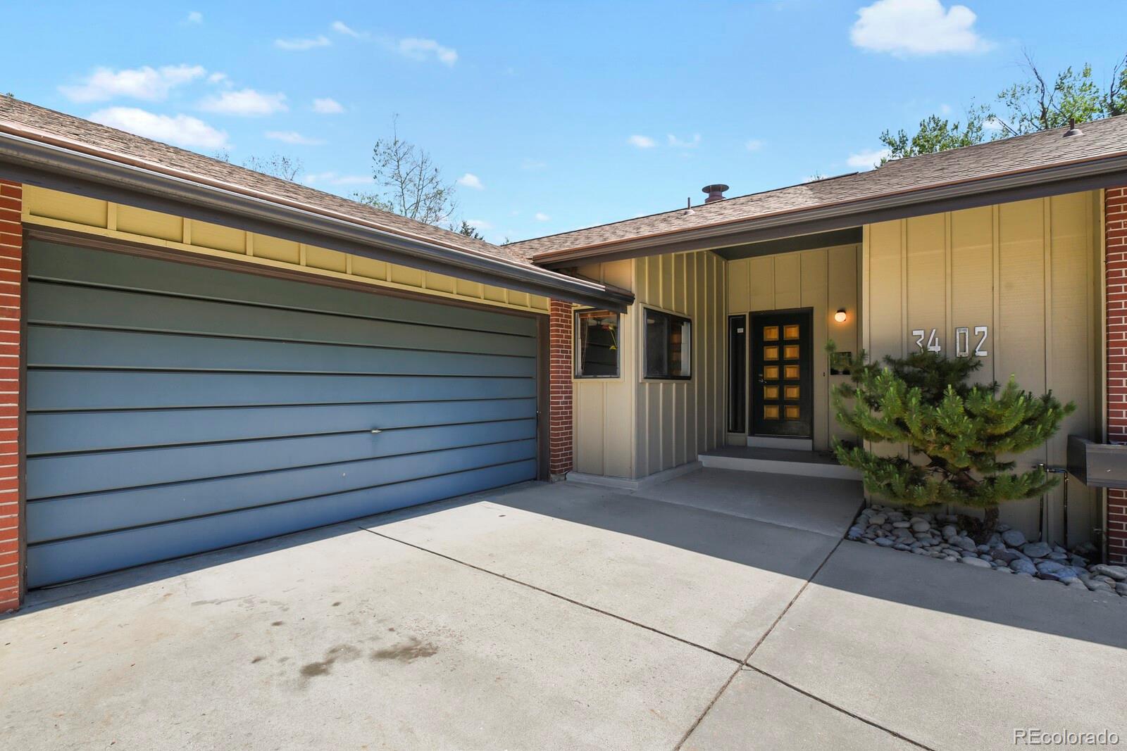 3402 S Dallas Court