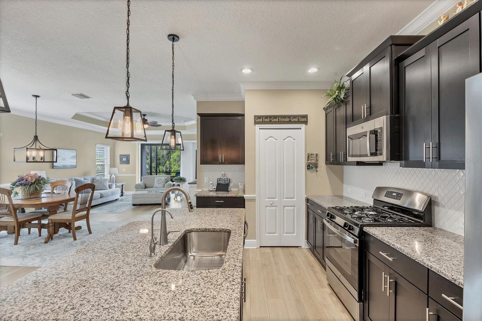 2628 SAPPHIRE BLUE LN