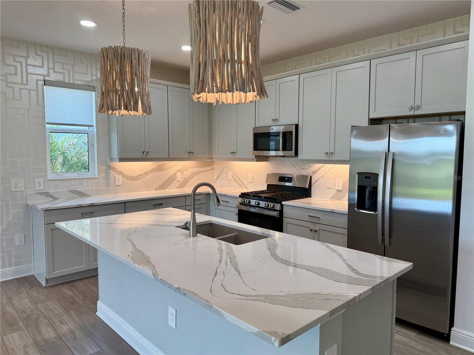 1007 WATERLINE CT