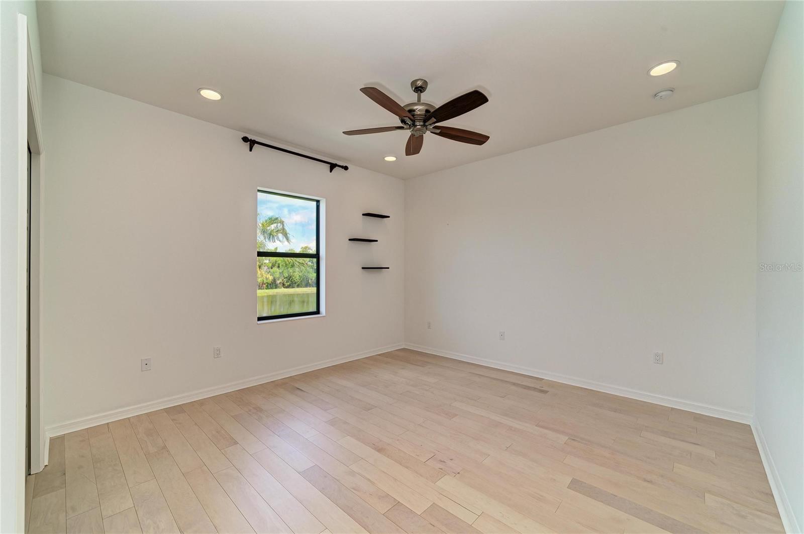 826 HONEYFLOWER LOOP