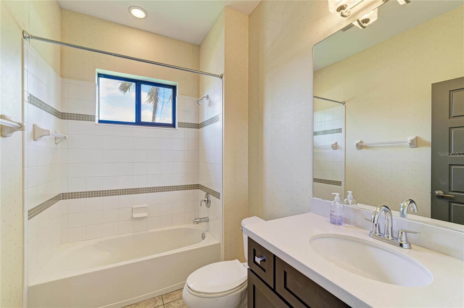 826 HONEYFLOWER LOOP