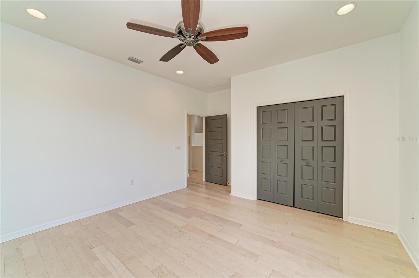 826 HONEYFLOWER LOOP