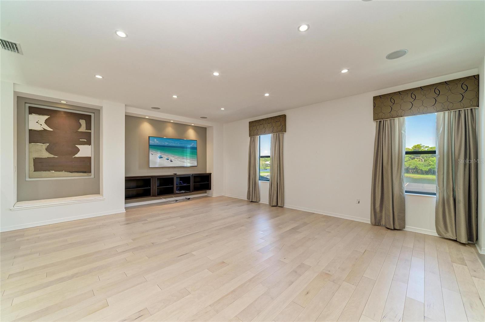 826 HONEYFLOWER LOOP