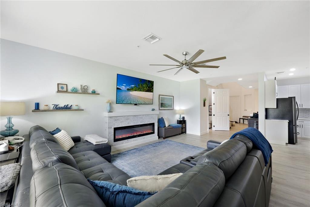 1430 Mariposa CIR 102
