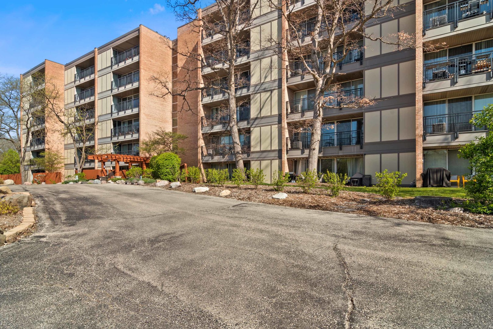 5950 Oakwood Drive Unit: 4B