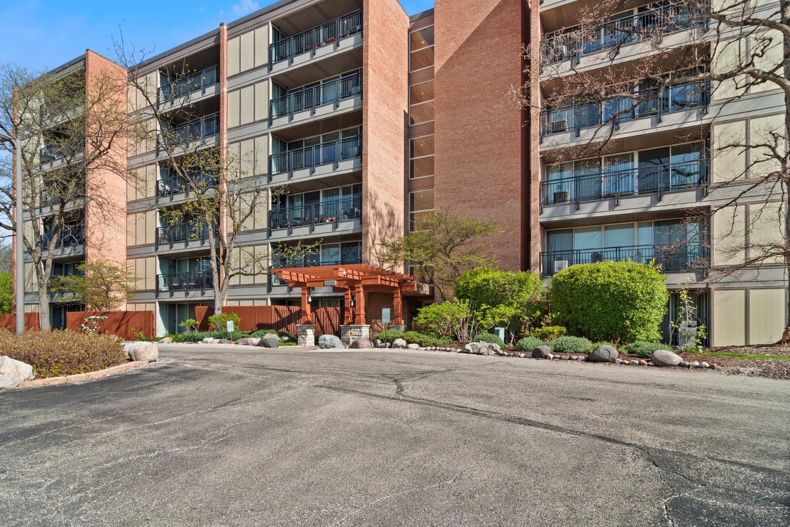 5950 Oakwood Drive Unit: 4B