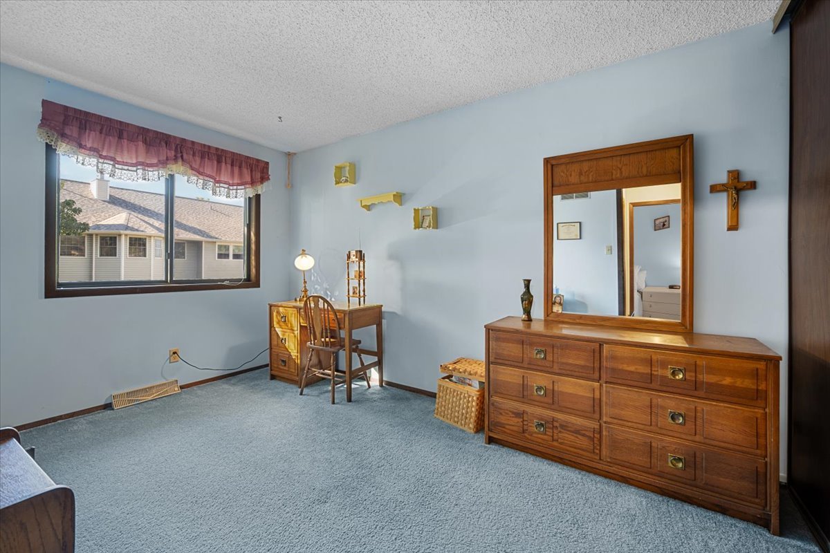 2505 Iris Lane