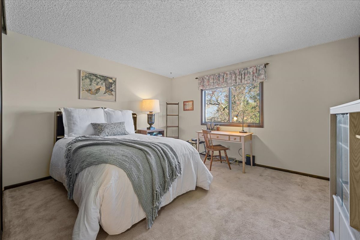 2505 Iris Lane