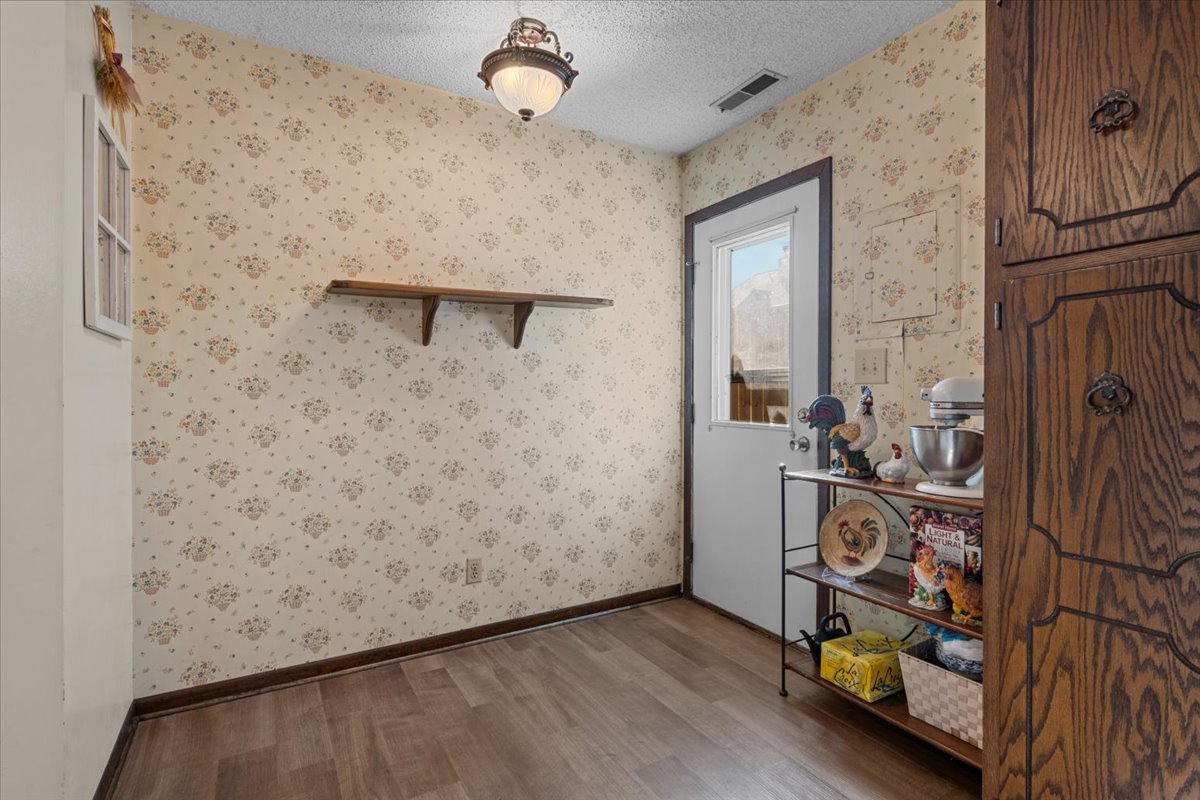 2505 Iris Lane