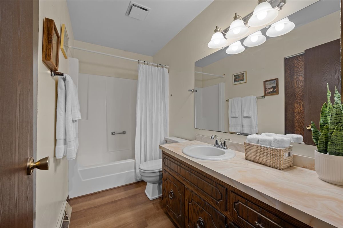 2505 Iris Lane