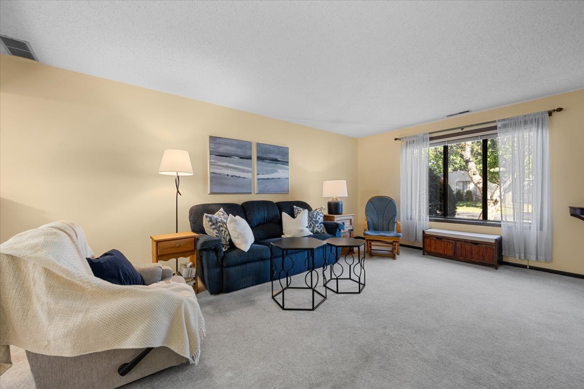 2505 Iris Lane