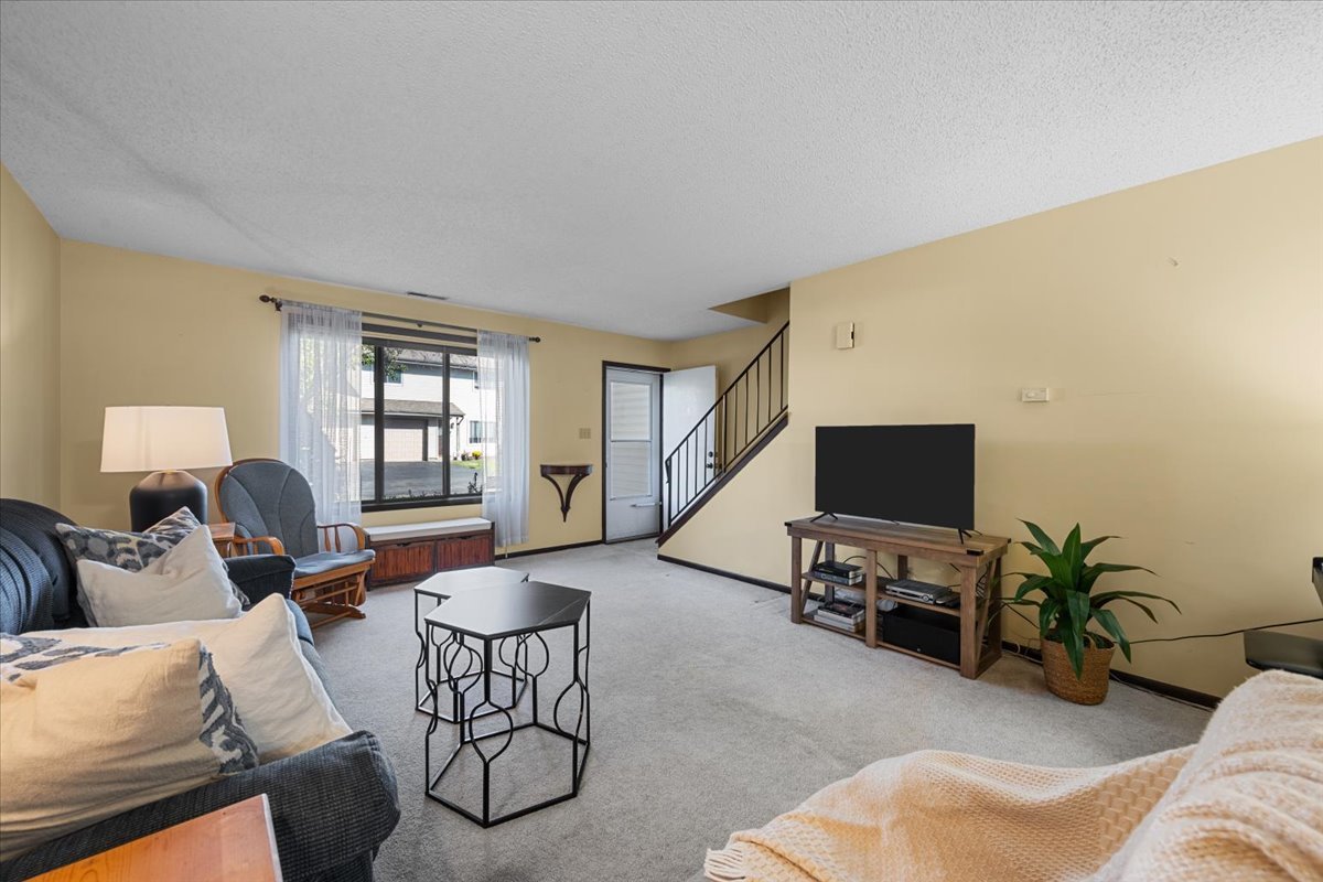 2505 Iris Lane