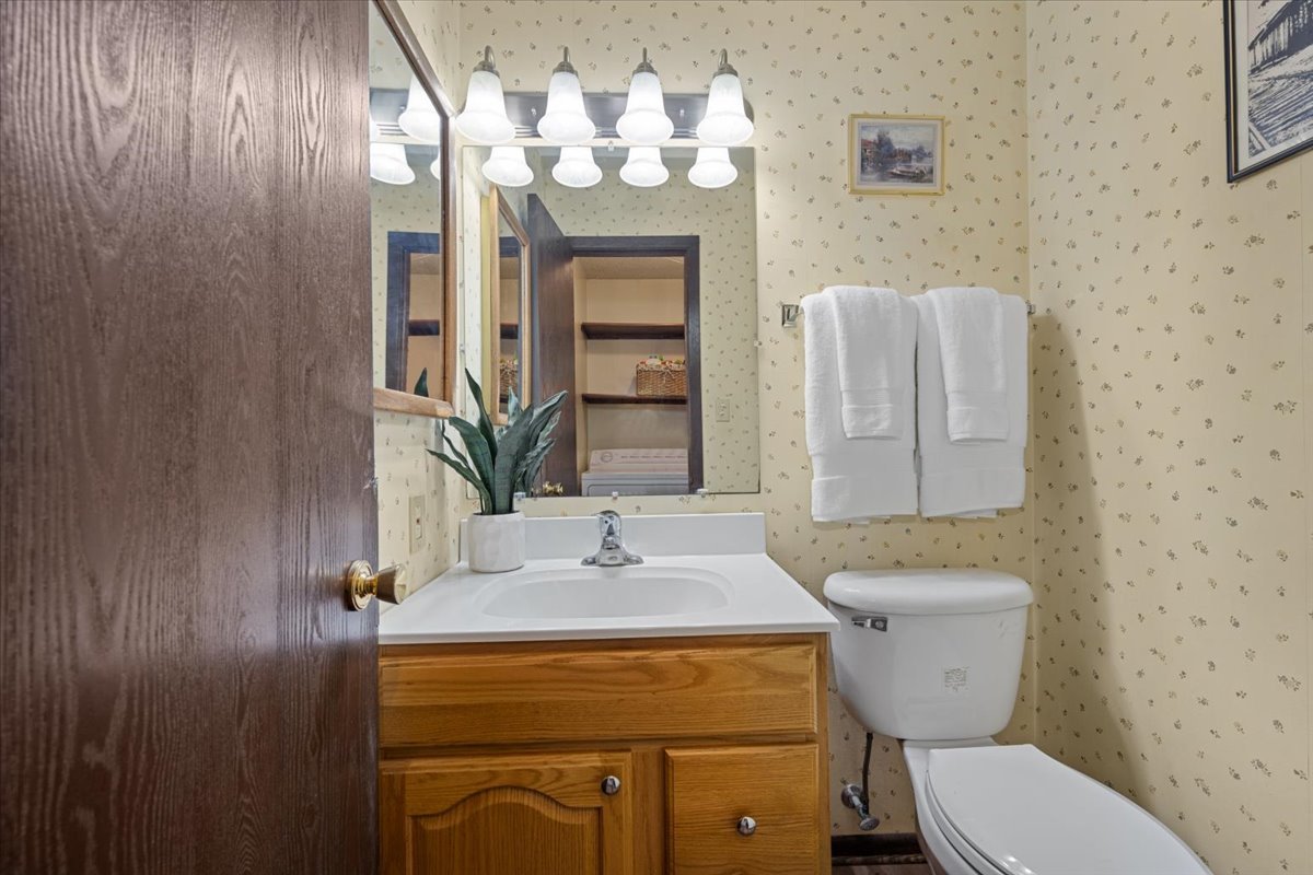 2505 Iris Lane