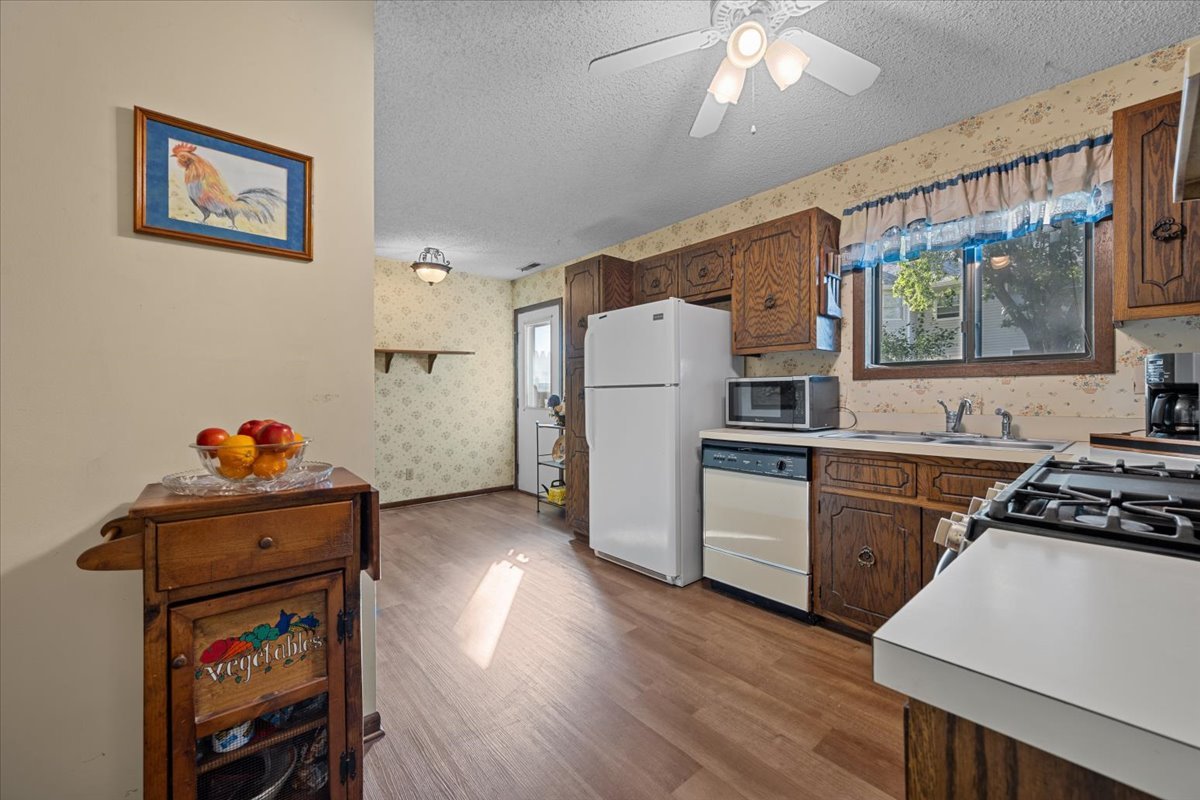2505 Iris Lane