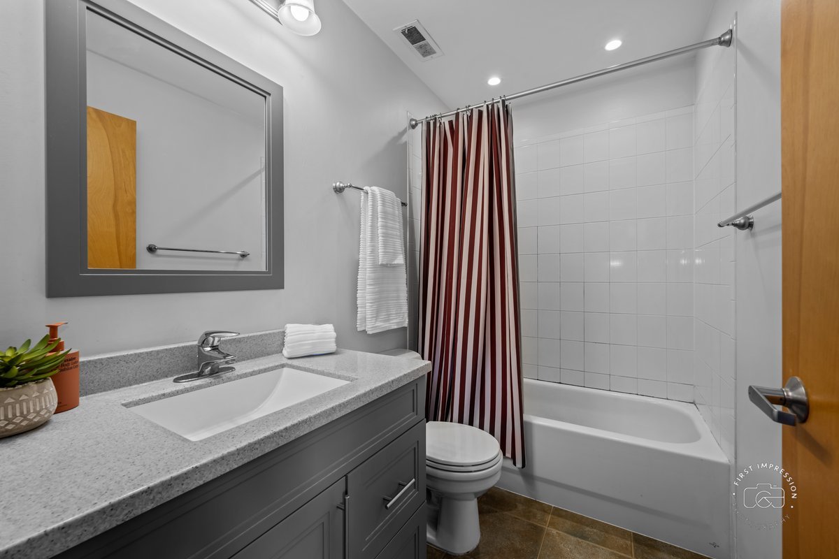 1500 W Monroe Street Unit: 409