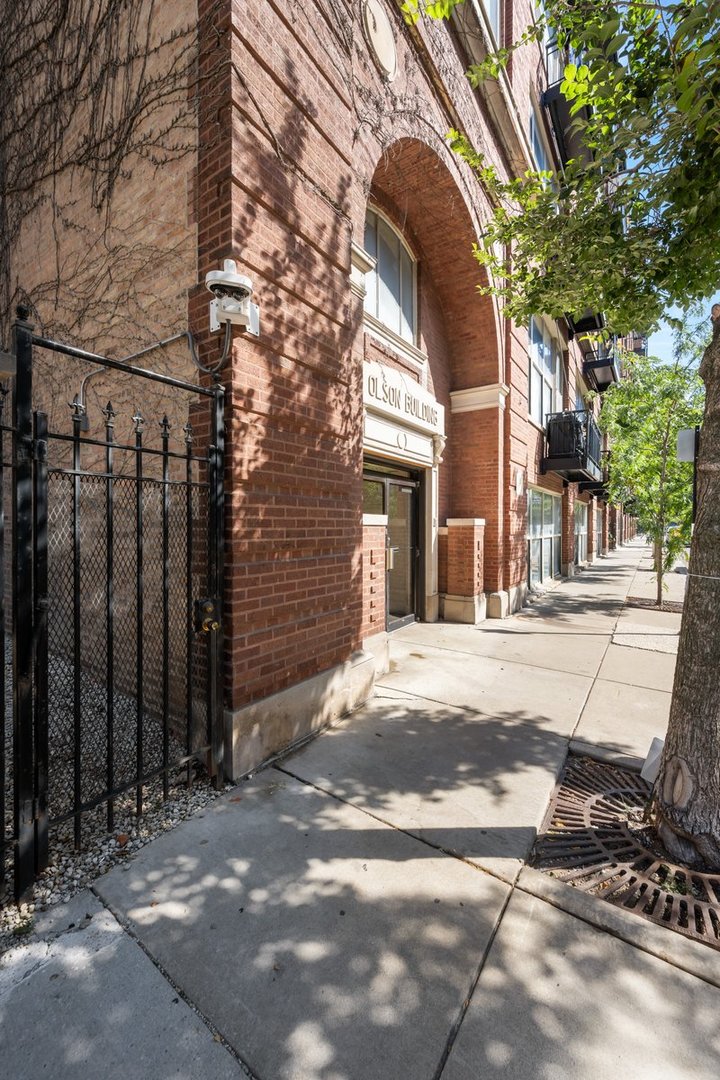 1500 W Monroe Street Unit: 409