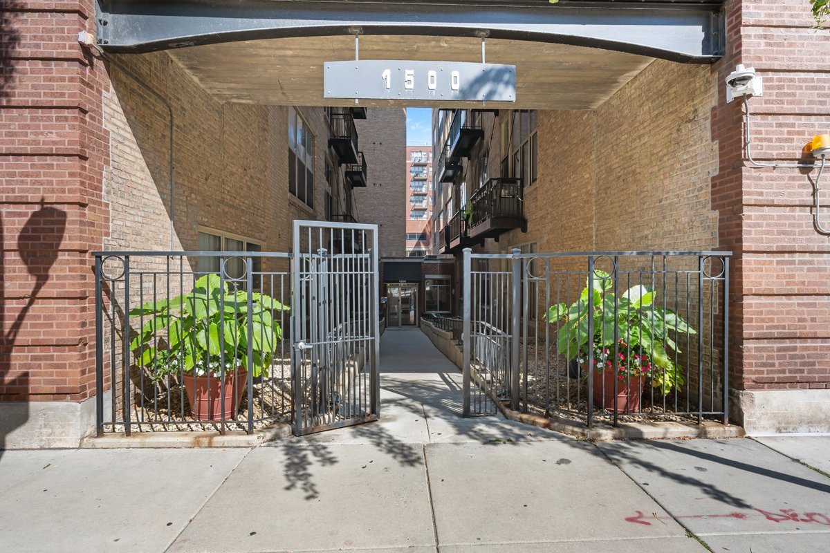 1500 W Monroe Street Unit: 409