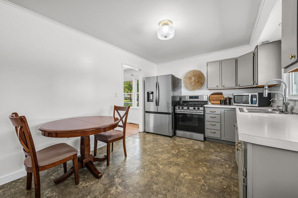 124 W Sunset Avenue