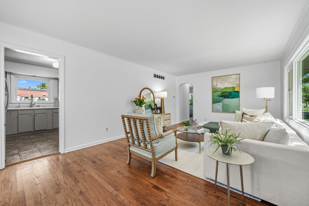 124 W Sunset Avenue
