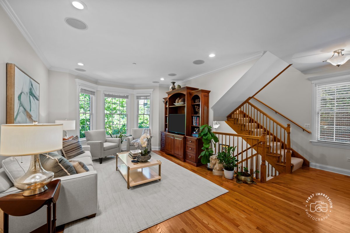1127 Gilbert Avenue Unit: 1127