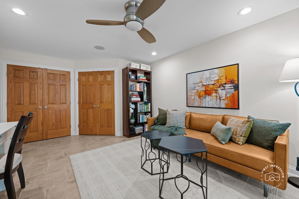 1127 Gilbert Avenue Unit: 1127