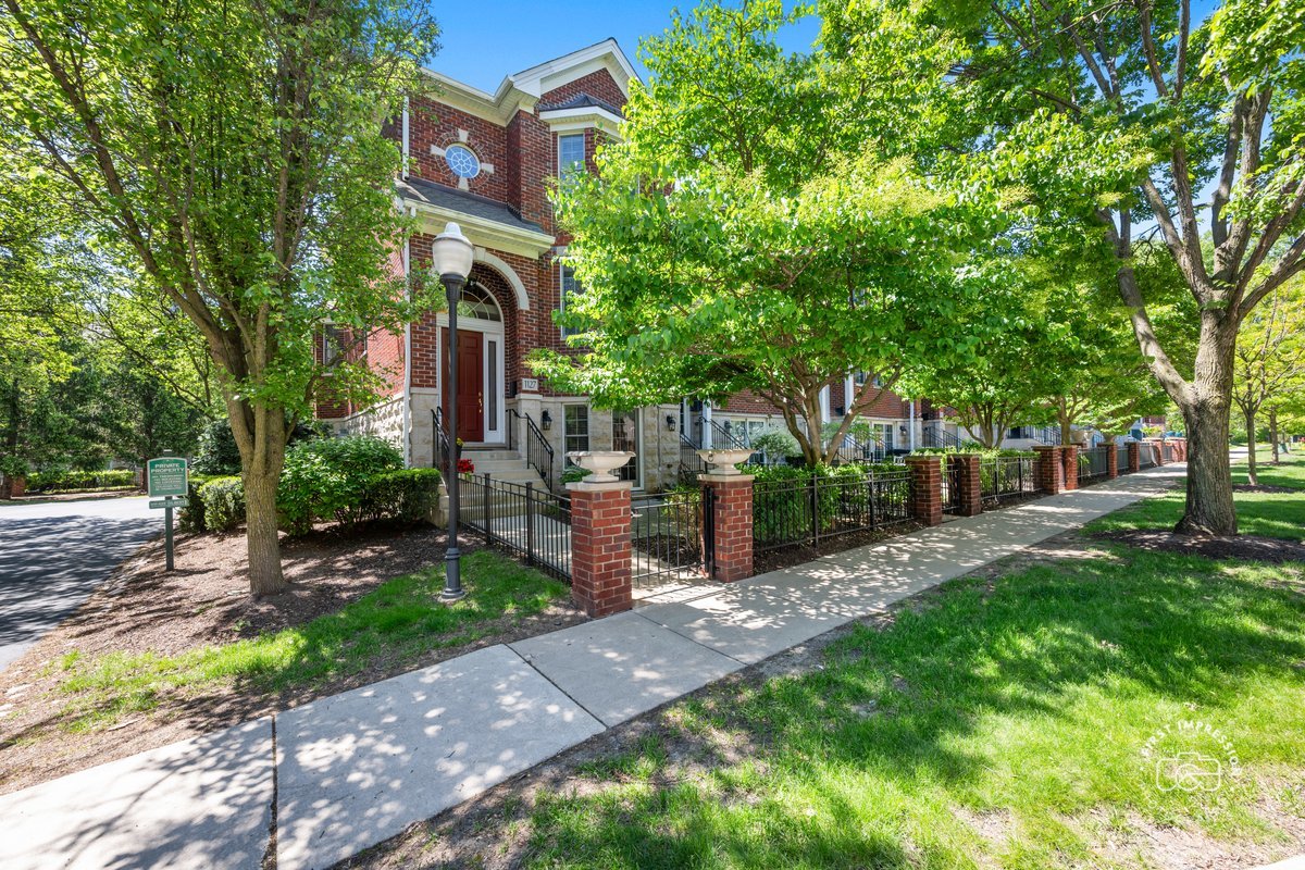 1127 Gilbert Avenue Unit: 1127