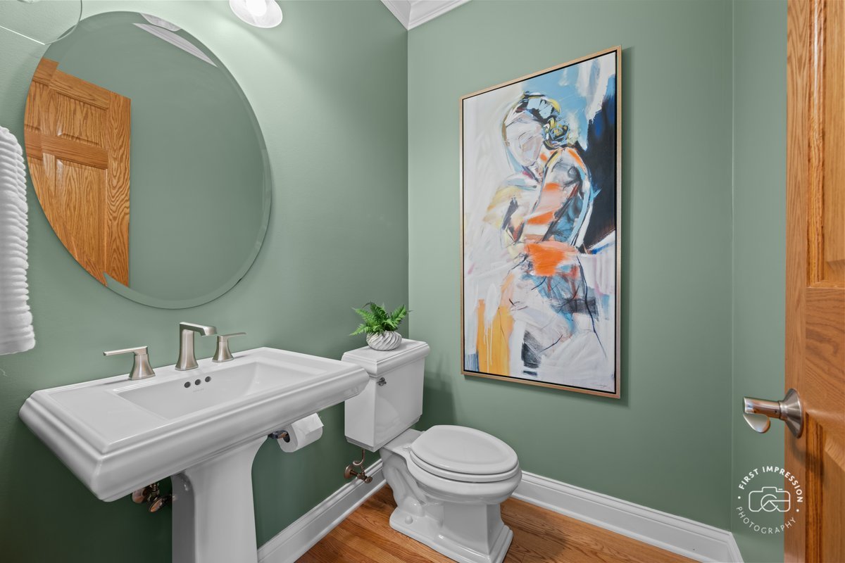 1127 Gilbert Avenue Unit: 1127