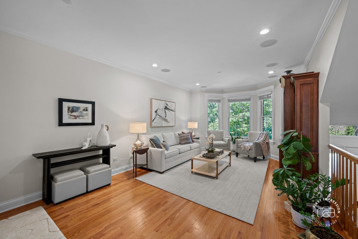 1127 Gilbert Avenue Unit: 1127
