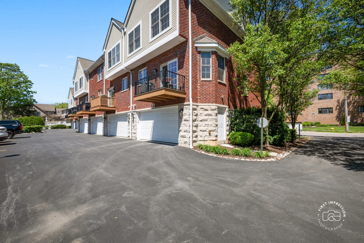 1127 Gilbert Avenue Unit: 1127