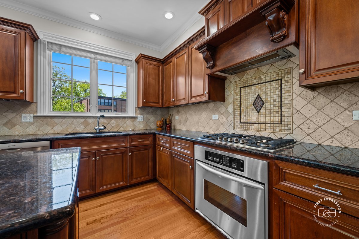 1127 Gilbert Avenue Unit: 1127