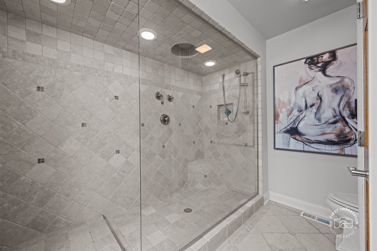 1127 Gilbert Avenue Unit: 1127