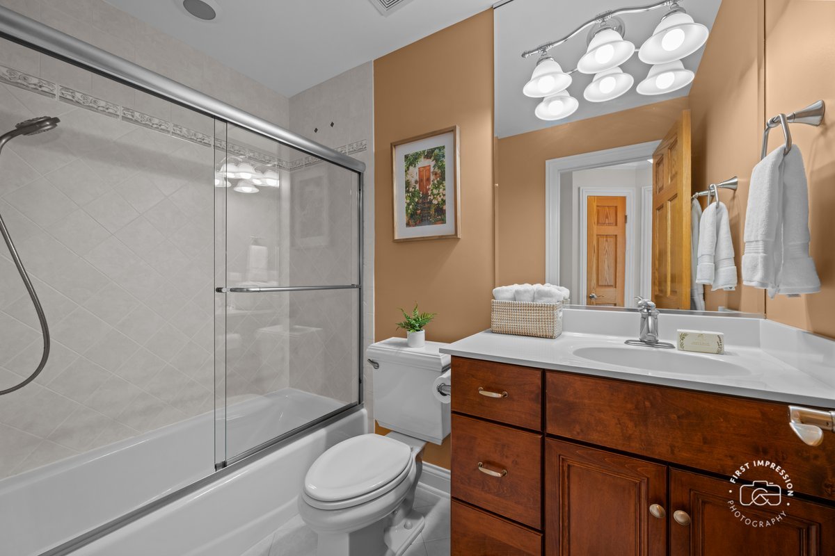1127 Gilbert Avenue Unit: 1127