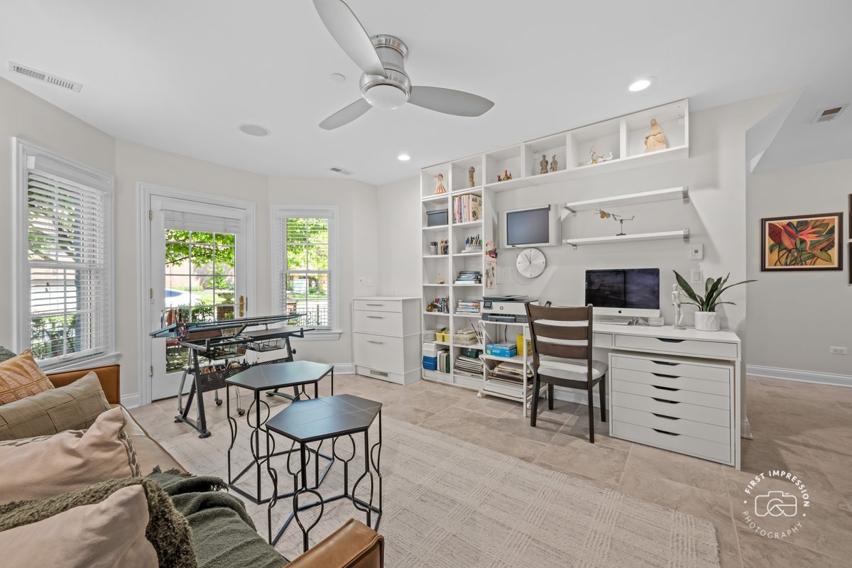 1127 Gilbert Avenue Unit: 1127